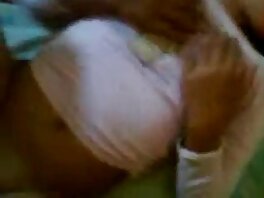 Գունատ տաքուկներ Լորեն Ֆիլիպսը և Կլեո Կլեմենտինը բեղավոր տղա են անկողնում